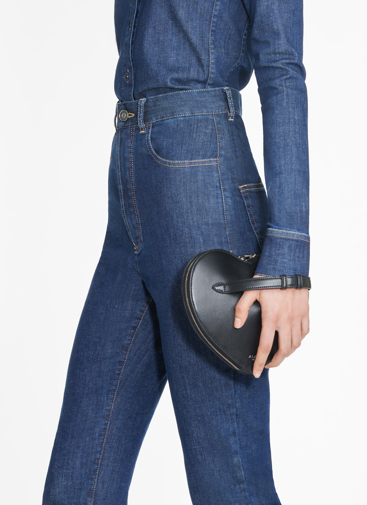 Le Coeur Pouch in calfskin ALAÏA BLACK LE COEUR POUCH IN CALFSKIN